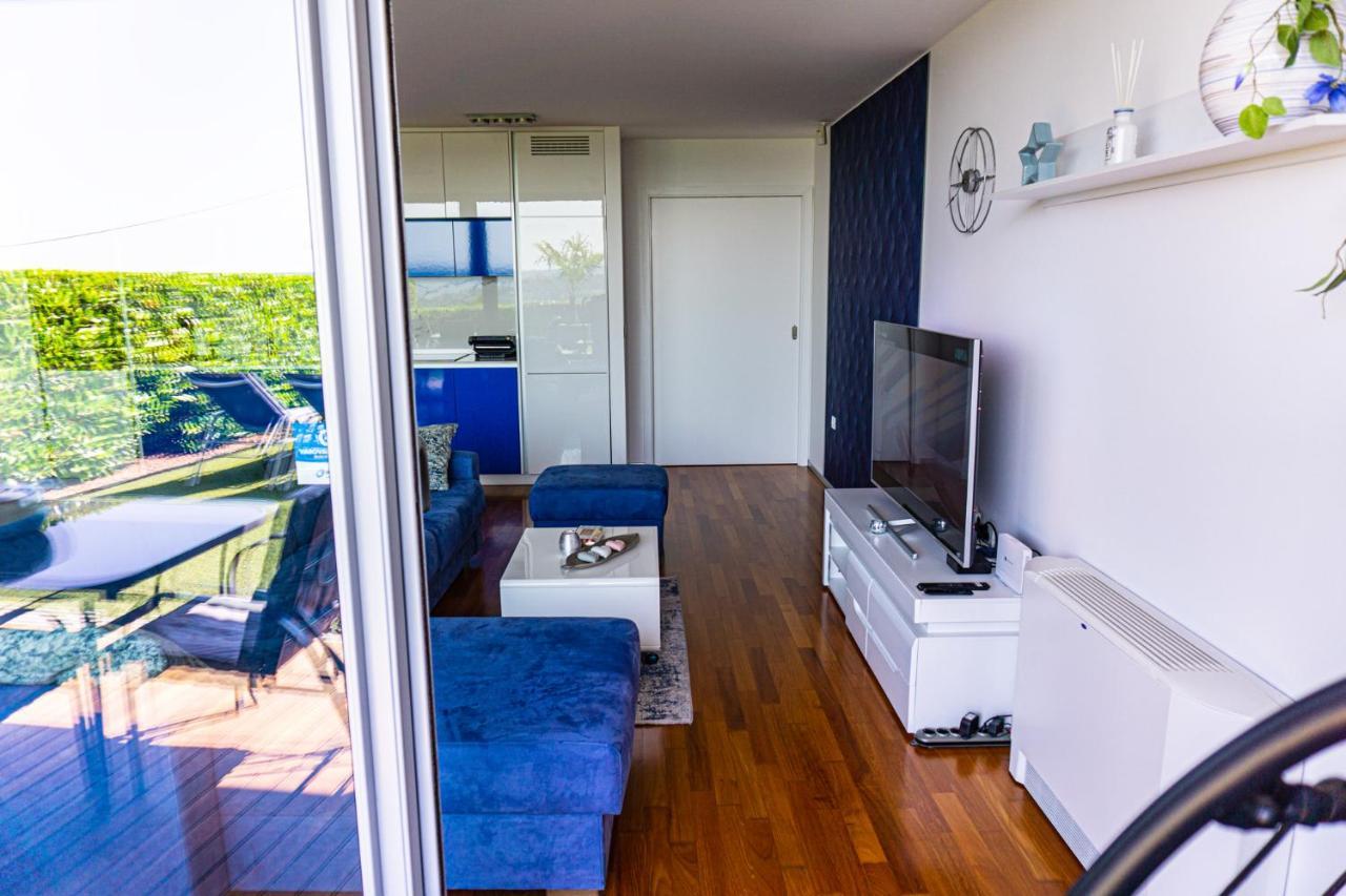 Feral Apartment *